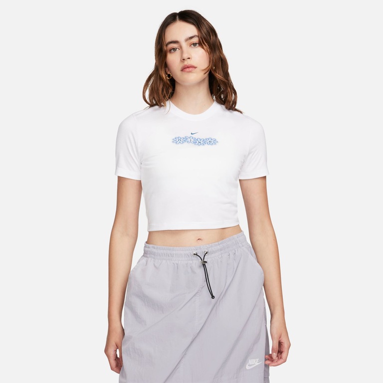 Camiseta Nike Sportswear Feminina - Foto 1