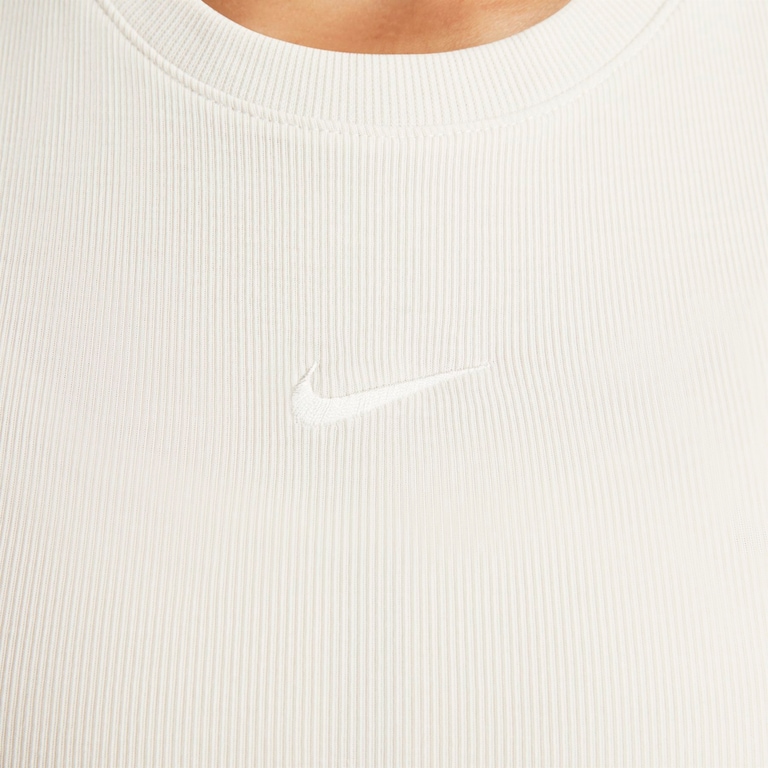 Regata Nike Sportswear Cropped Essentials Feminina - Foto 4