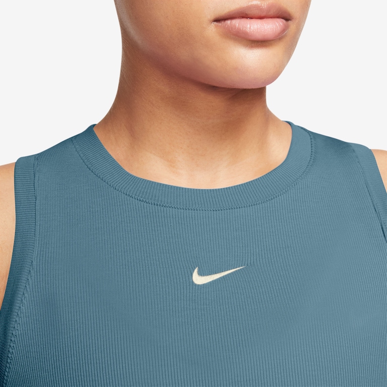 Regata Nike Sportswear Cropped Essentials Feminina - Foto 2