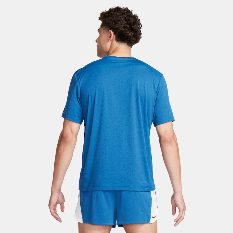 Camiseta Nike Track Club Masculina - Foto 2