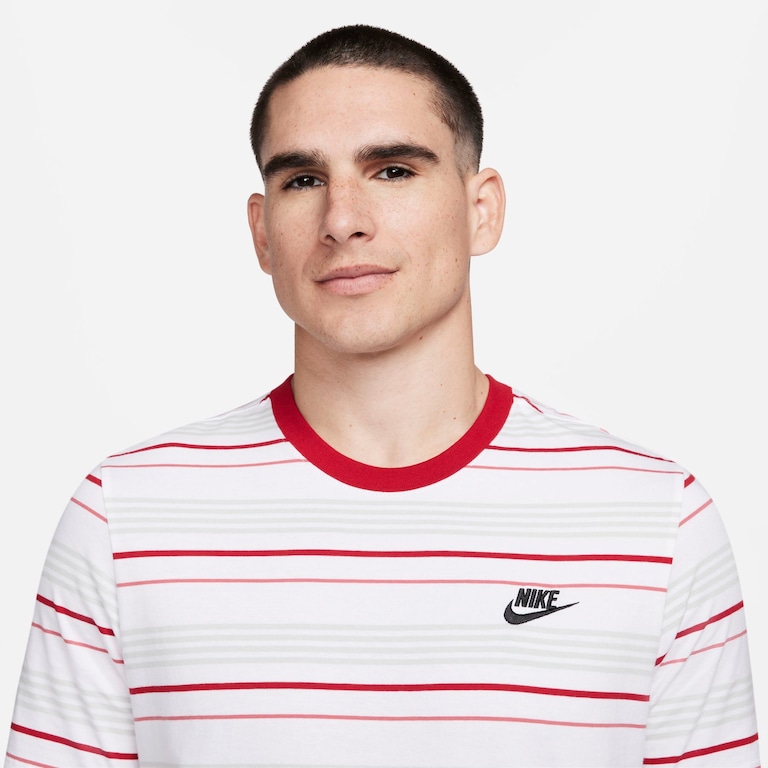 Camiseta Nike Sportswear Masculina - Foto 3