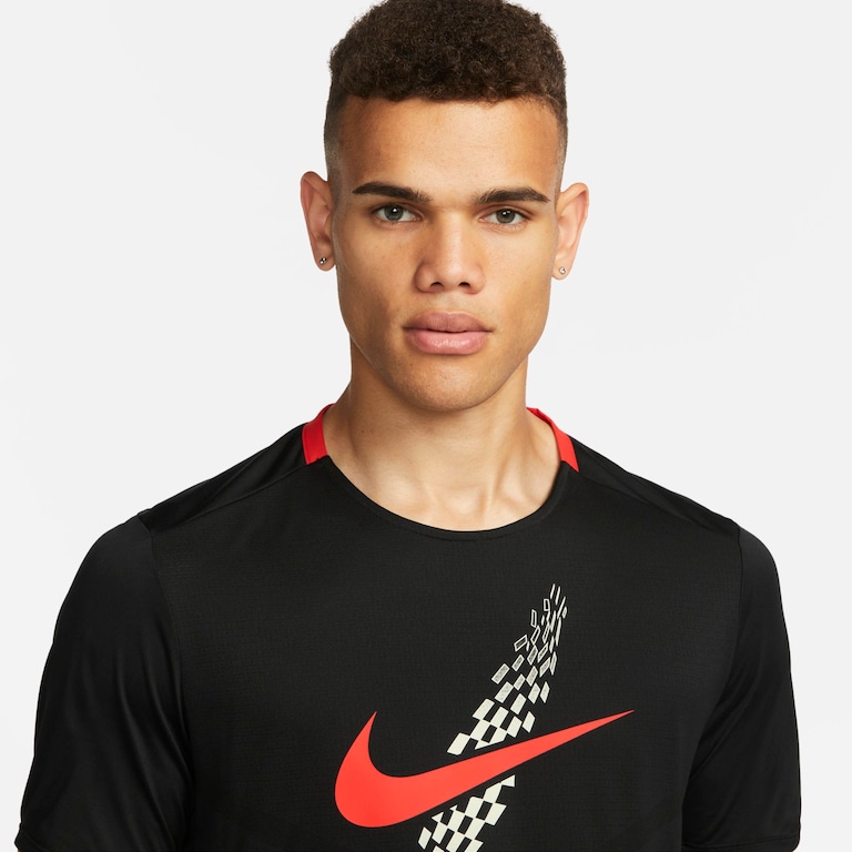 Camiseta Nike Dri-FIT Rise 365 Masculina - Foto 3