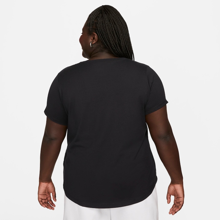 Plus Size - Camiseta Nike Sportswear Essentials Feminina - Foto 2