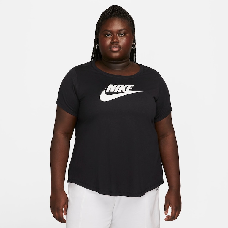 Plus Size - Camiseta Nike Sportswear Essentials Feminina - Foto 1