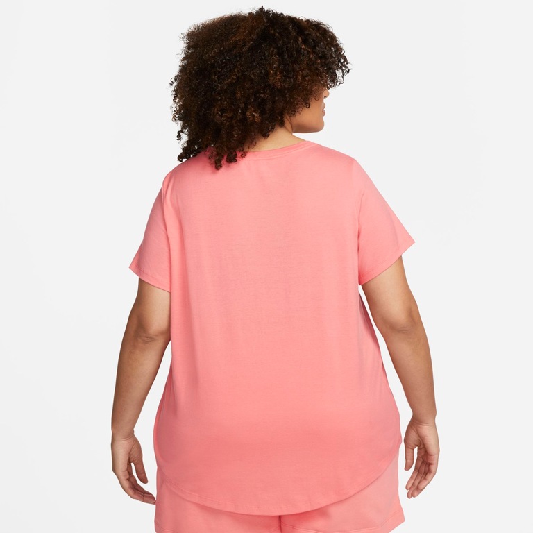 Plus Size - Camiseta Nike Sportswear Essentials Feminina - Foto 2