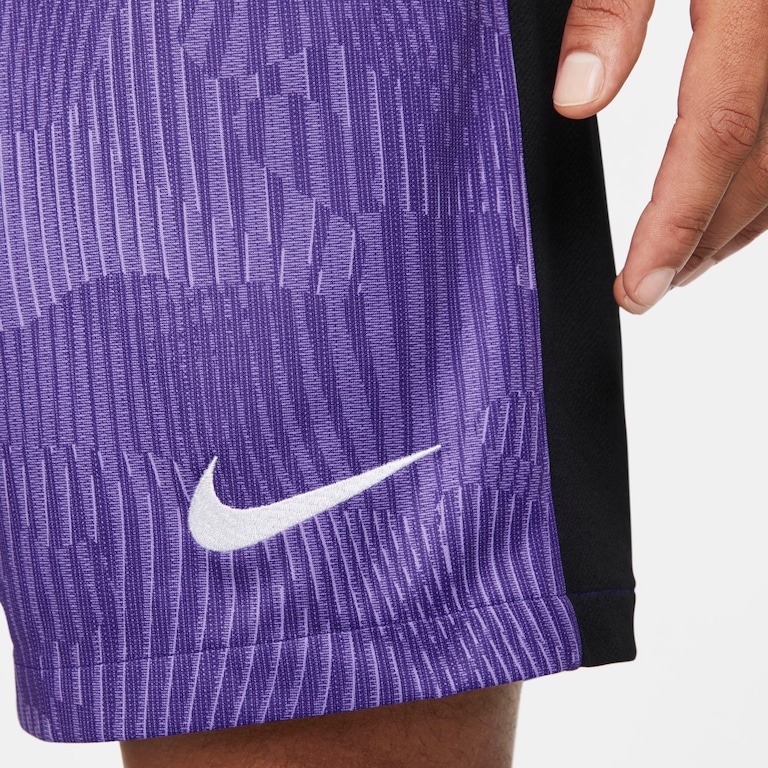 Shorts Nike Liverpool III 2023/24 Torcedor Pro Masculino - Foto 4