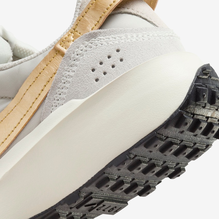 Tênis Nike Waffle Debut Essential Feminino - Foto 8