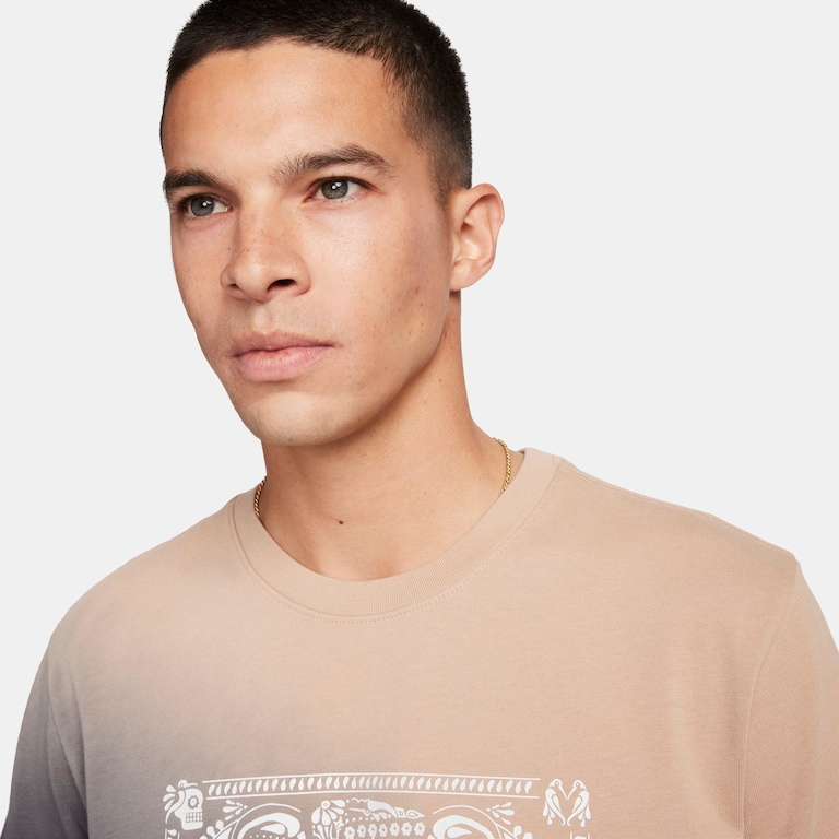 Camiseta Nike Sportswear Masculina - Foto 3