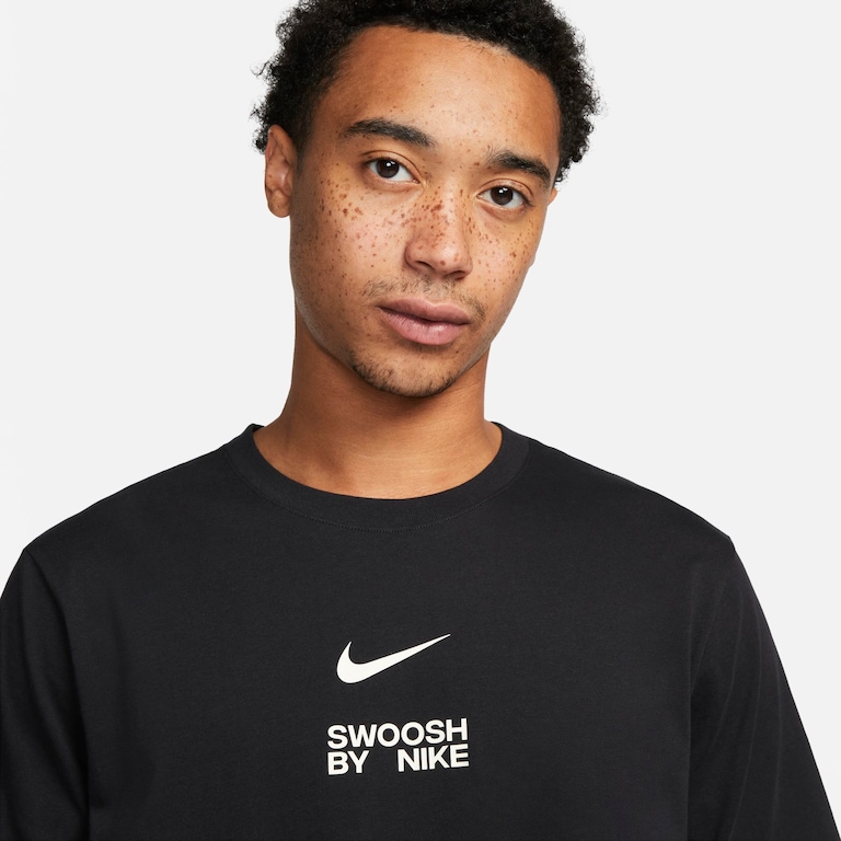 Camiseta Nike Sportswear Masculina - Foto 3
