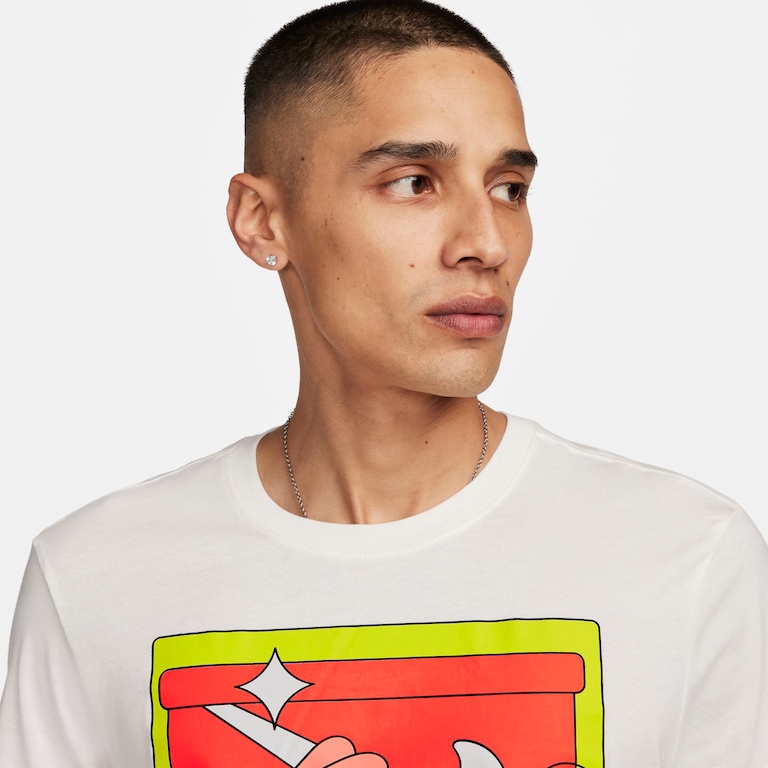 Camiseta Nike Sportswear Masculina - Foto 3