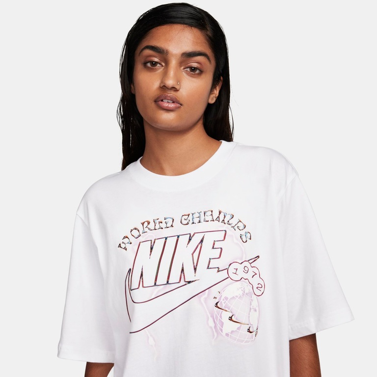 Camiseta Nike Sportswear Feminina - Foto 3