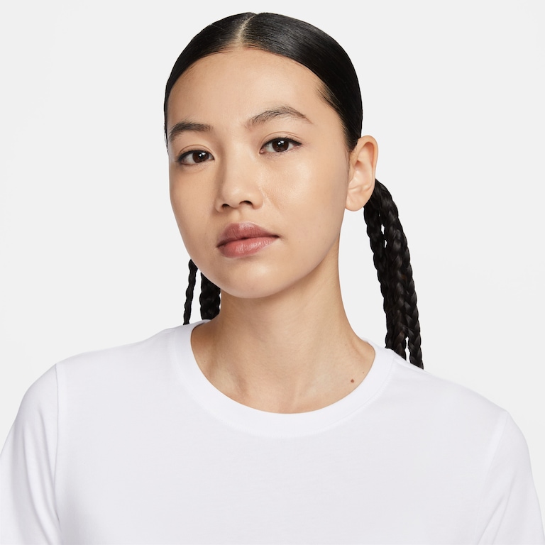Camiseta Nike Sportswear Feminina - Foto 4