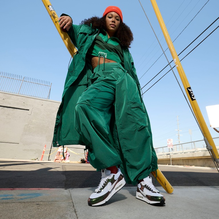 Tênis Nike Air Max 90 Futura SE Feminino - Foto 11