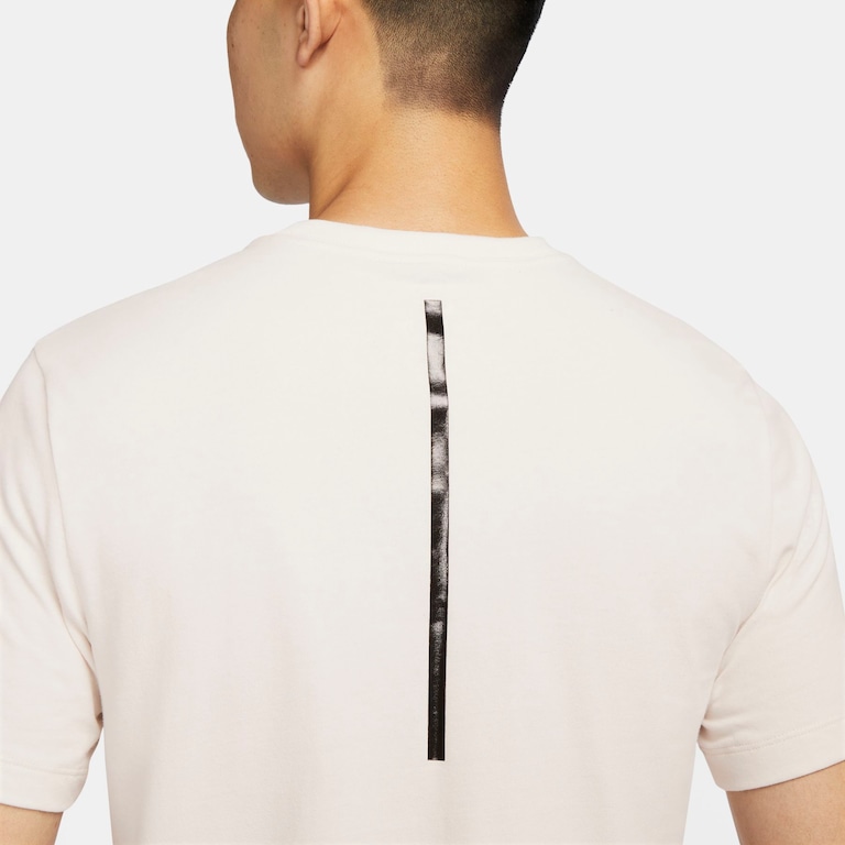 Camiseta Nike Running Division Masculina - Foto 4