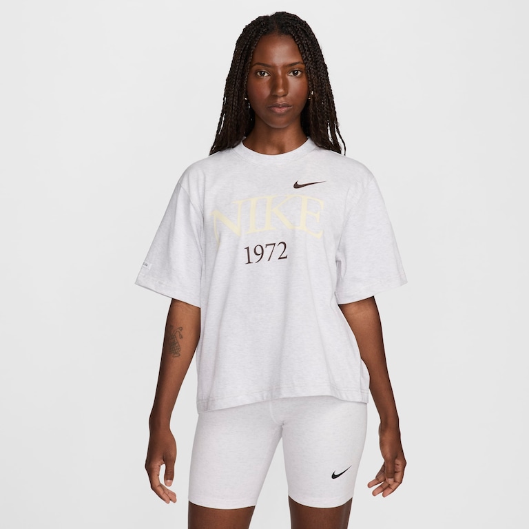 Camiseta Nike Sportswear Classic Feminina - Foto 1