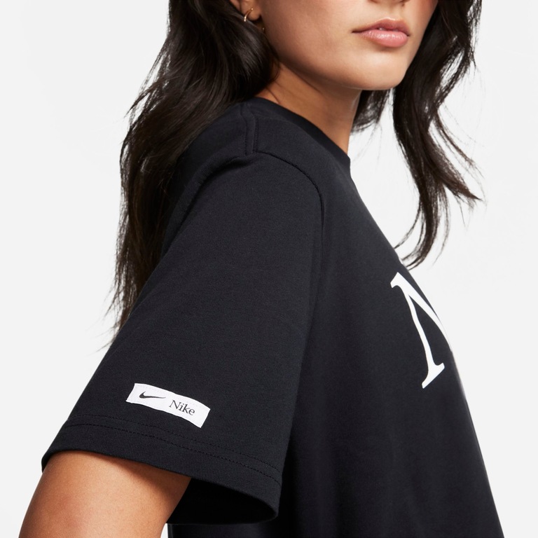 Camiseta Nike Sportswear Classic Feminina - Foto 4
