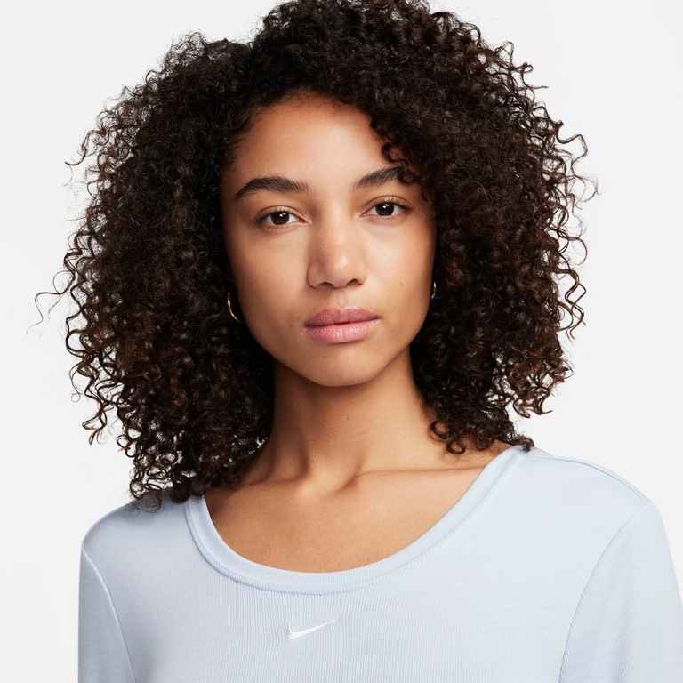 Camiseta Nike Sportswear Chill Knit Feminina - Foto 3