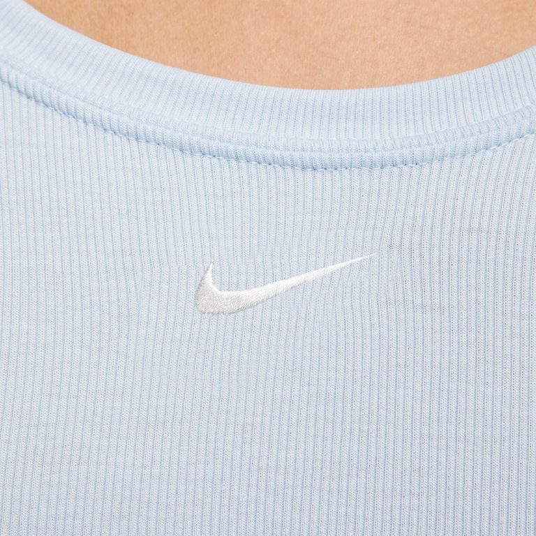 Camiseta Nike Sportswear Chill Knit Feminina - Foto 4