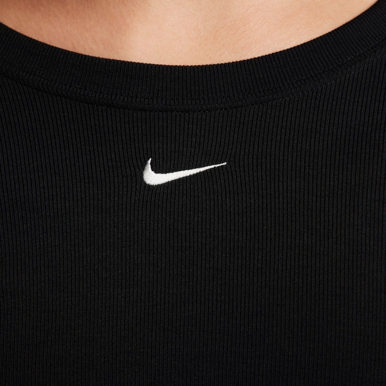 Camiseta Nike Sportswear Chill Knit Feminina - Foto 4