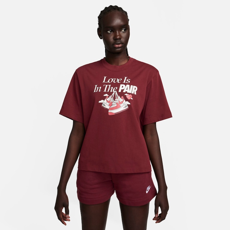 Camiseta Nike Boxy Valentine's Day Feminina - Foto 1