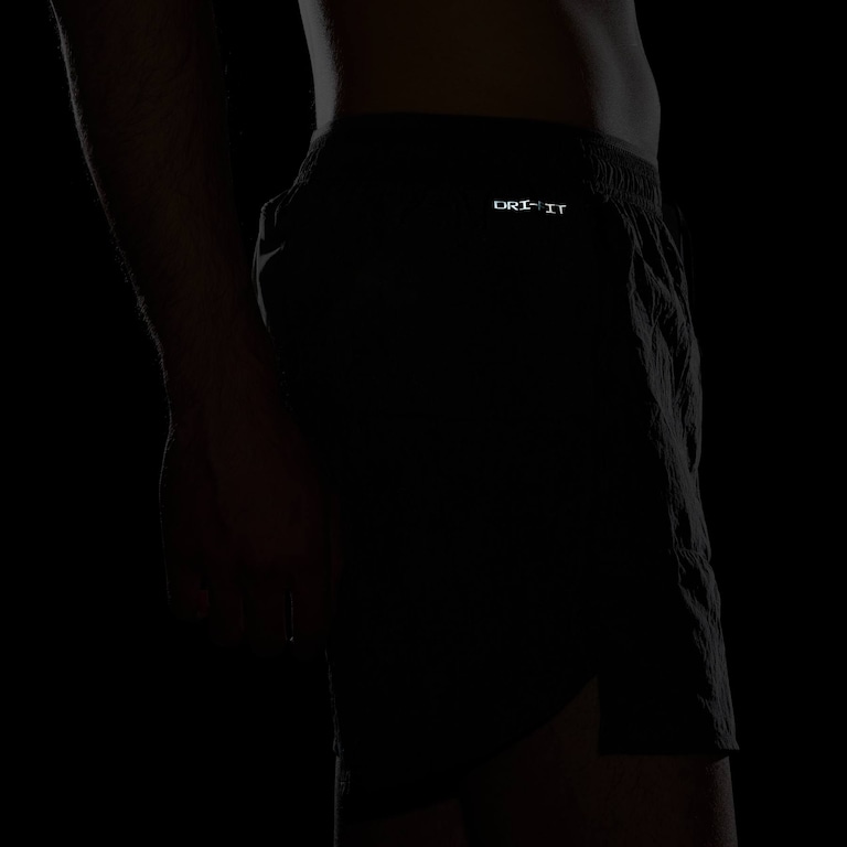 Shorts Nike Stride Running Division Masculino - Foto 12