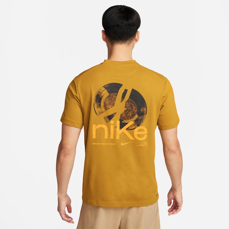 Camiseta Nike Dri-FIT Studio '72 Primary Masculina - Foto 2