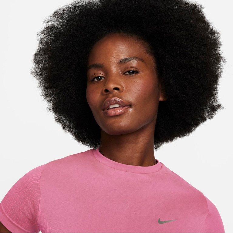 Camiseta Nike Run Division Feminina - Foto 3