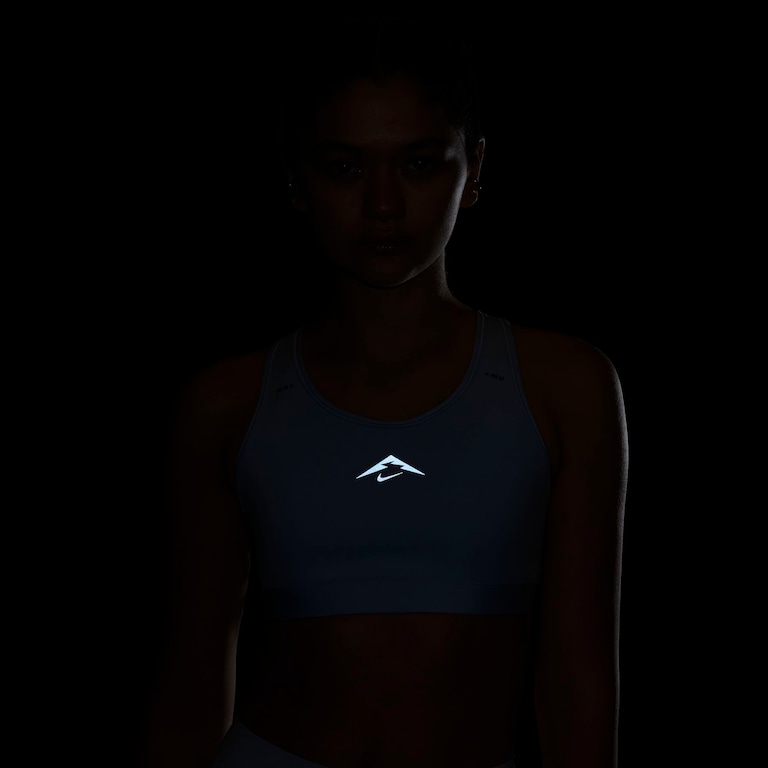 Top Nike Swoosh Feminino - Foto 7