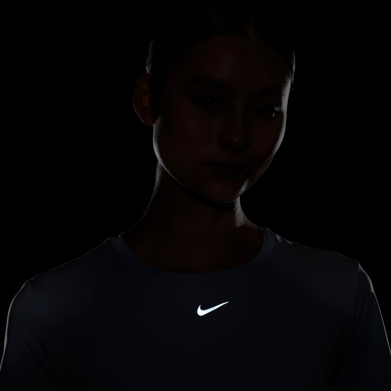 Camiseta Nike Dri-FIT One Feminina - Foto 6