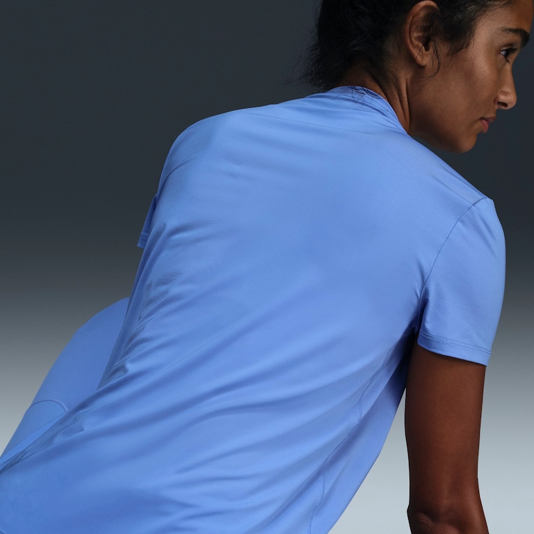 Camiseta Nike Dri-FIT One Feminina - Foto 2