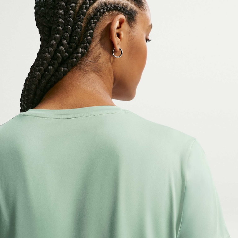 Camiseta Nike Dri-FIT One Feminina - Foto 2
