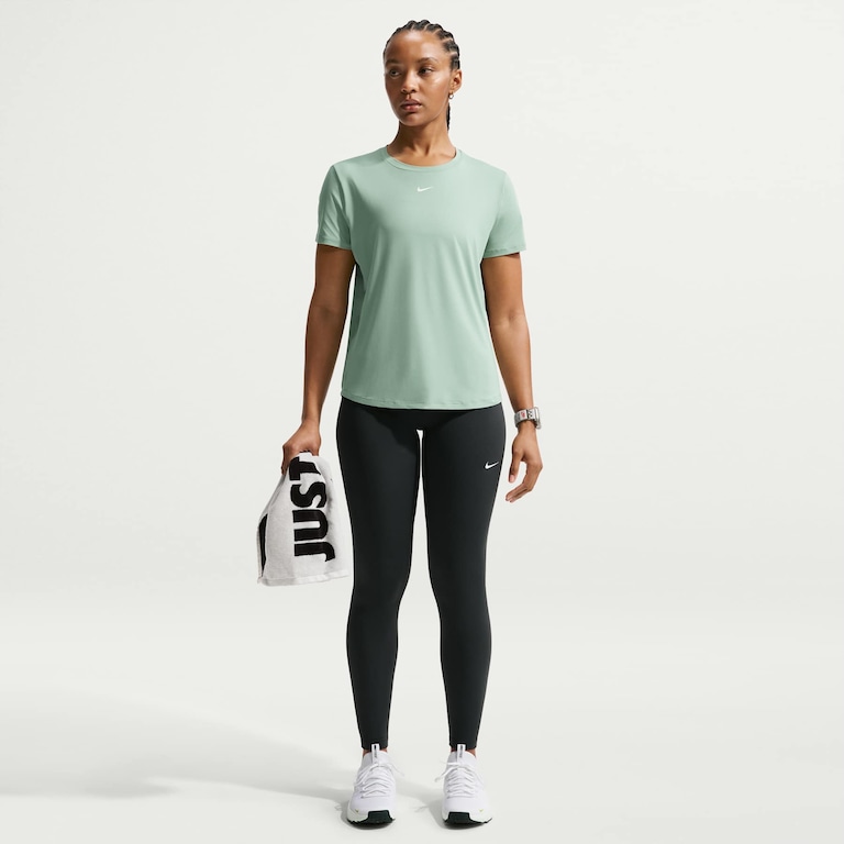 Camiseta Nike Dri-FIT One Feminina - Foto 4