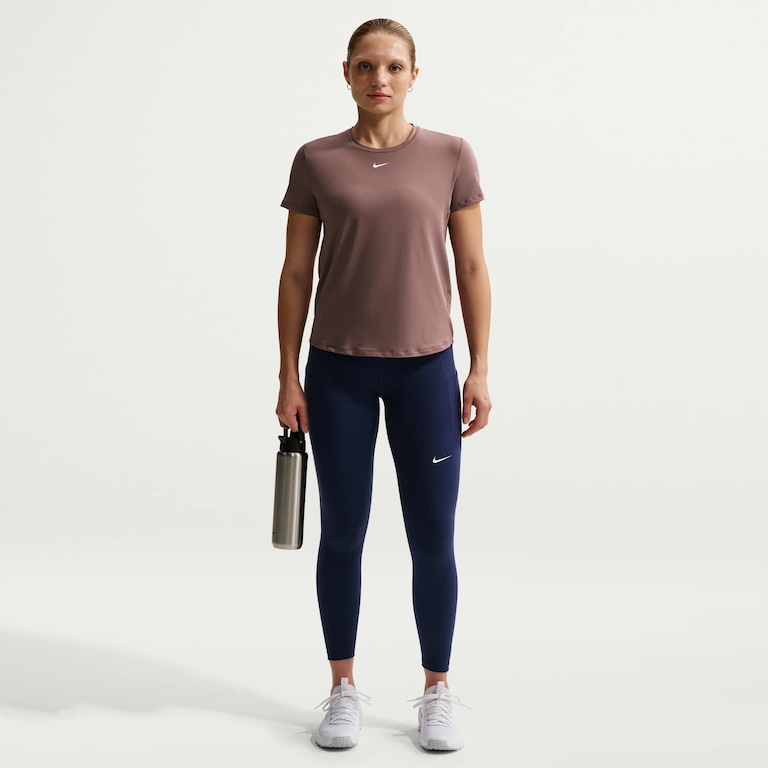 Camiseta Nike Dri-FIT One Feminina - Foto 4