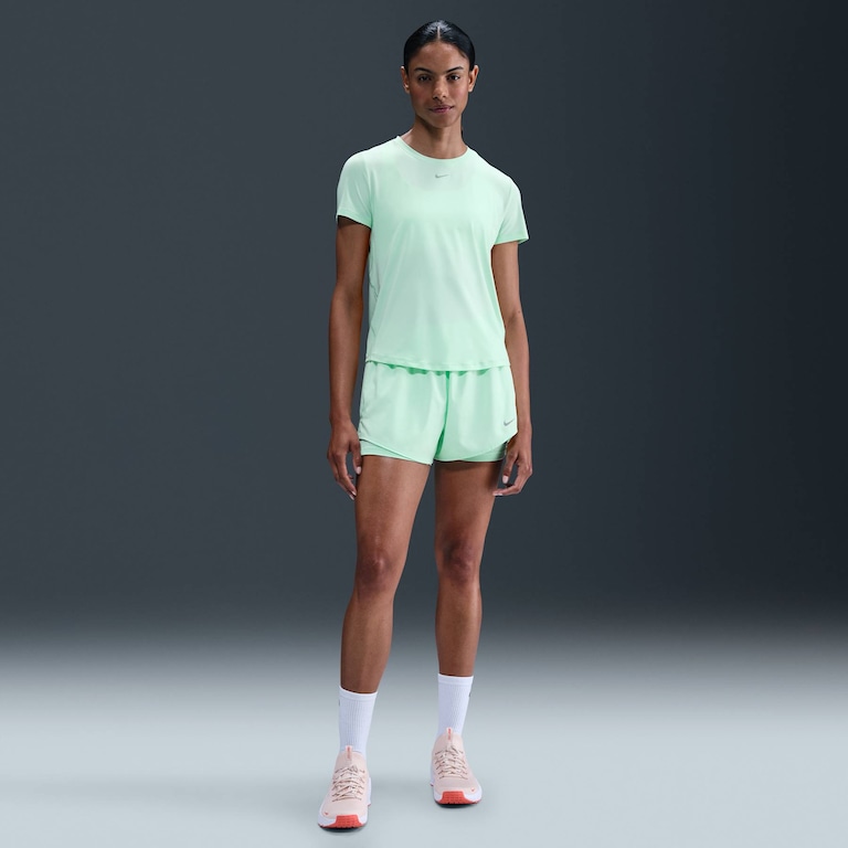 Camiseta Nike Dri-FIT One Feminina - Foto 4