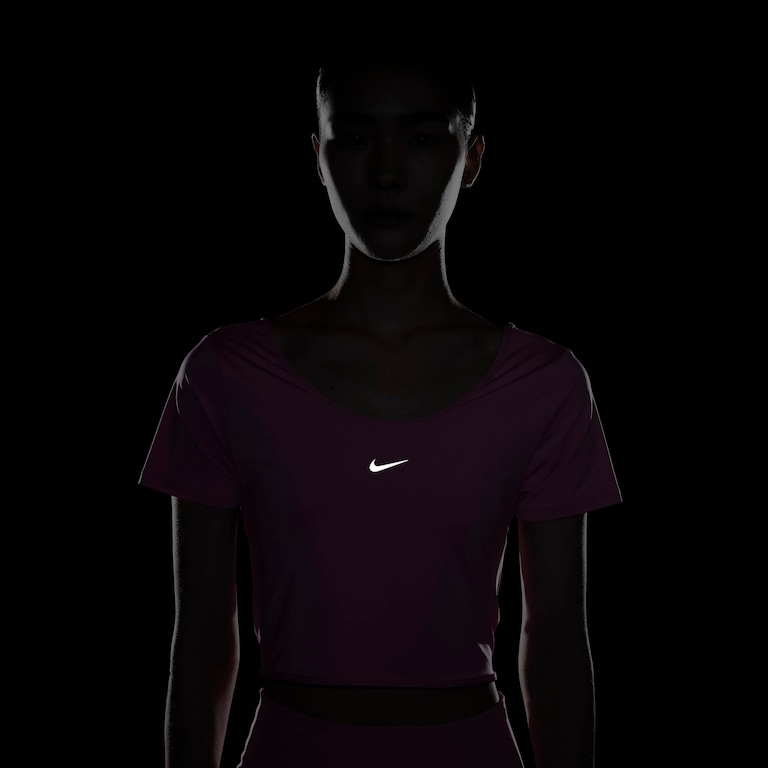 Camiseta Nike Dri-FIT One Cropped Feminina - Foto 7