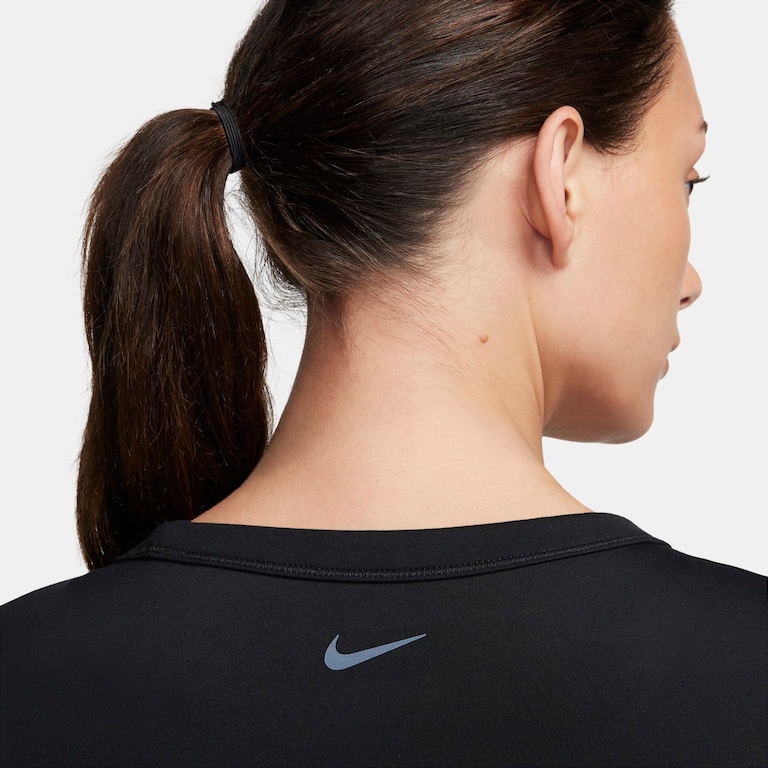 Camiseta Nike Dri-FIT One Cropped Feminina - Foto 4