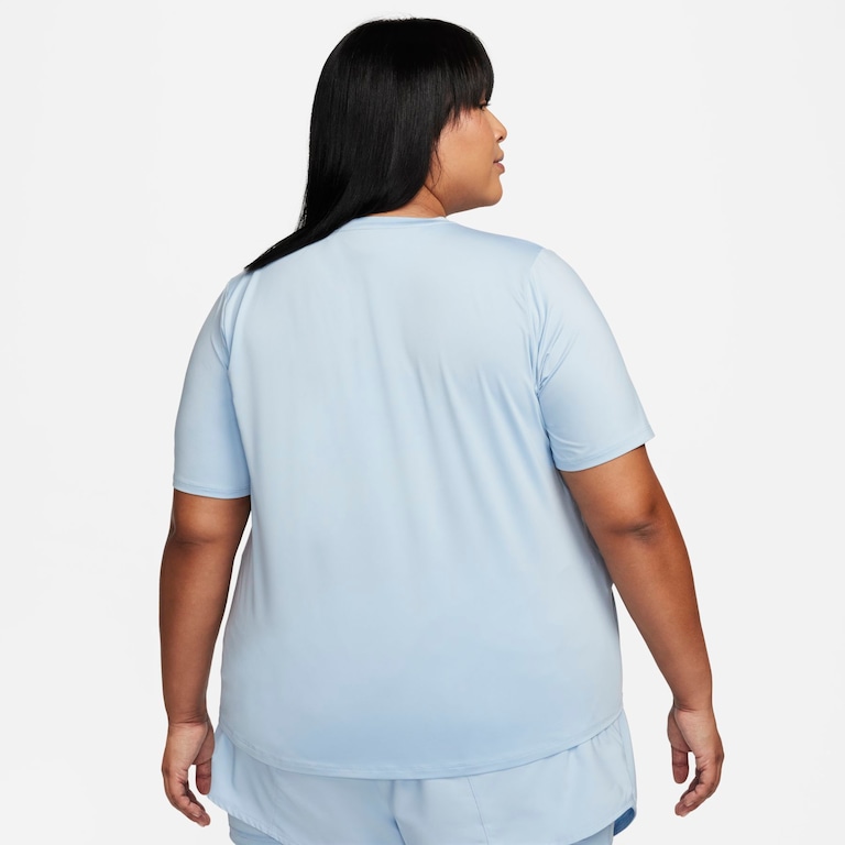 Plus Size - Camiseta Nike Dri-FIT One Feminina - Foto 2