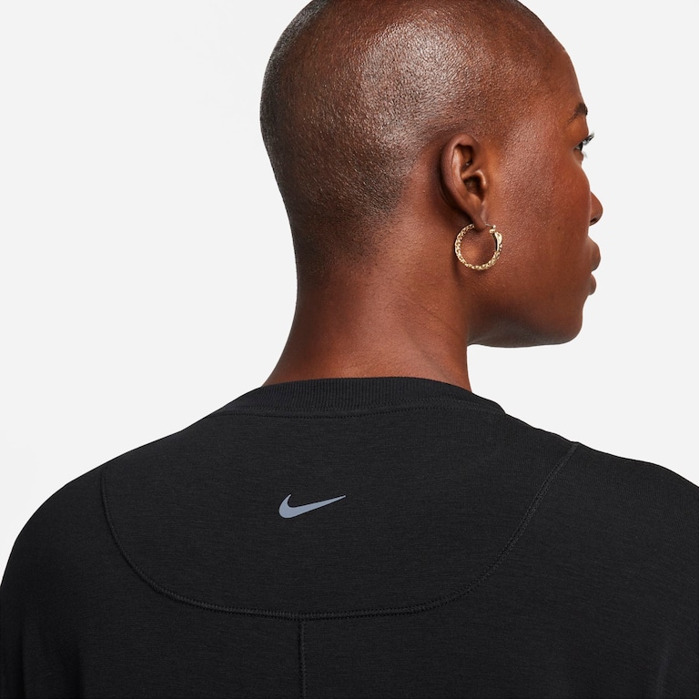 Camiseta Nike Dri-FIT One Feminina - Foto 4