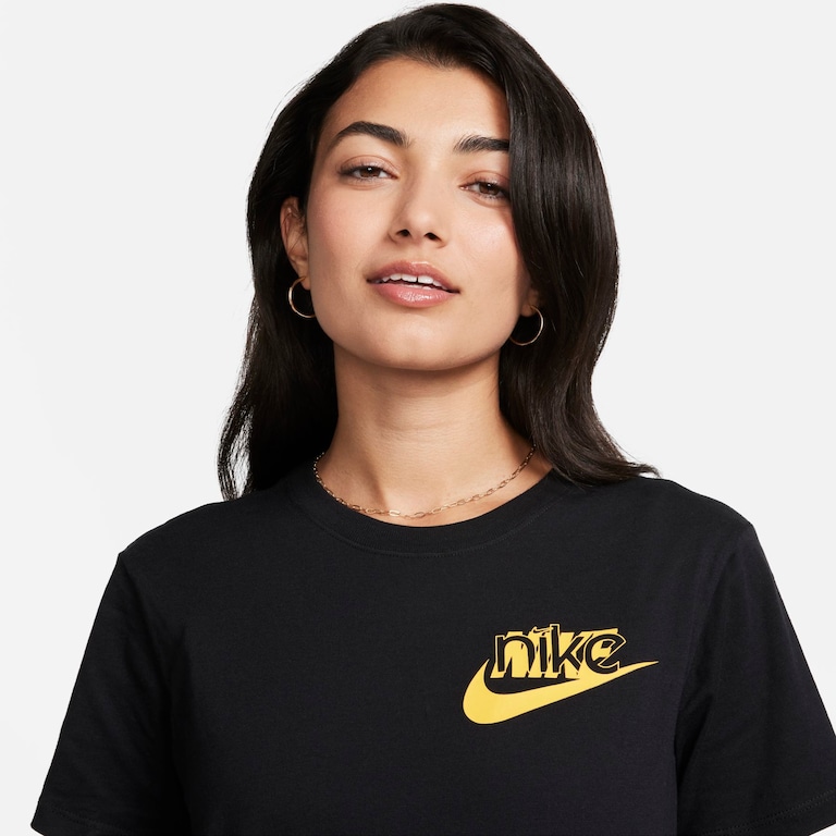 Camiseta Nike Sportswear Club Feminina - Foto 3