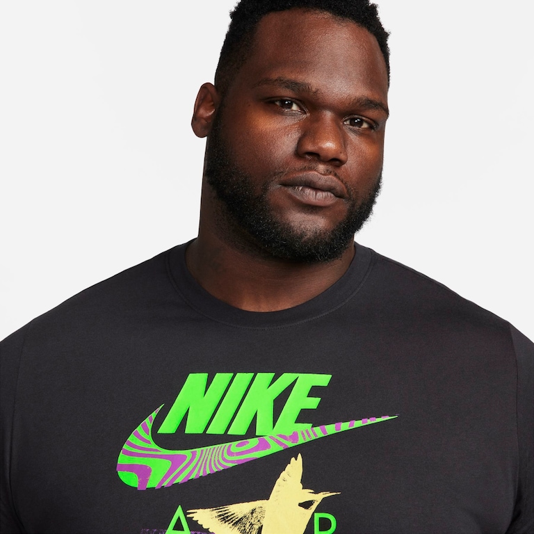 Camiseta Nike Sportswear Masculina - Foto 18