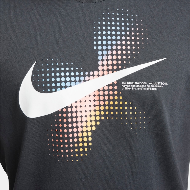 Camiseta Nike Sportswear 6MO Swoosh Masculina - Foto 4
