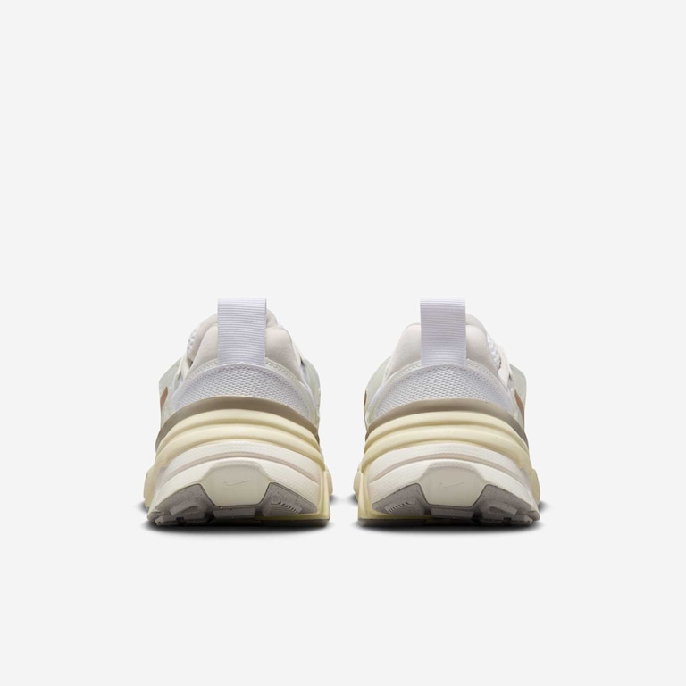 Tênis Nike V2K Run Feminino - Foto 6