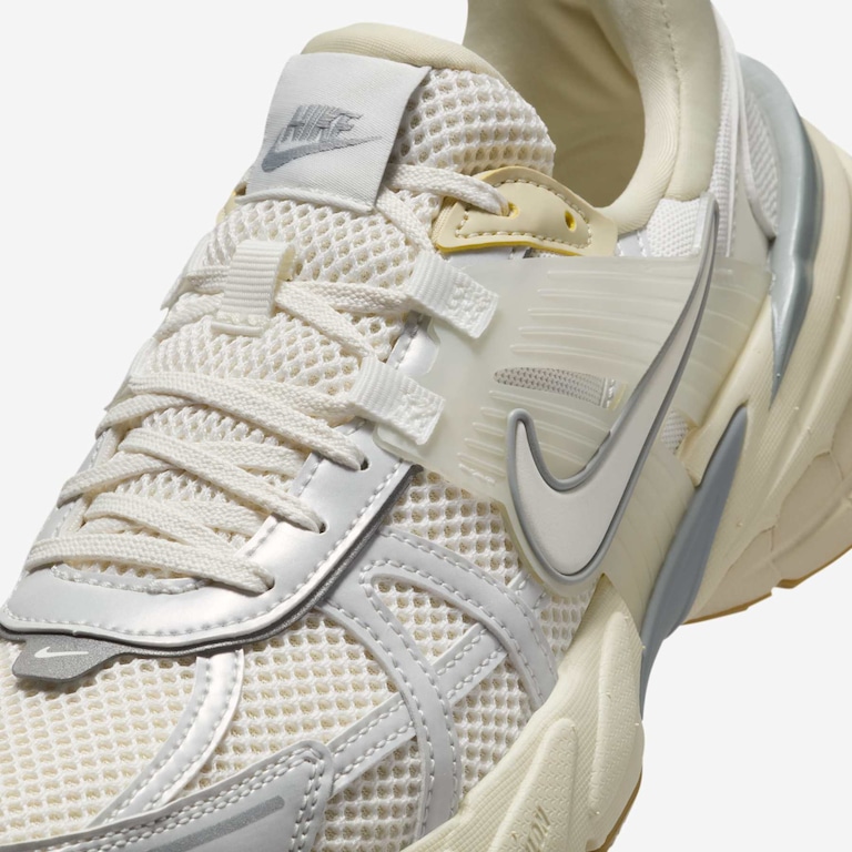 Tênis Nike V2K Run Feminino - Foto 7