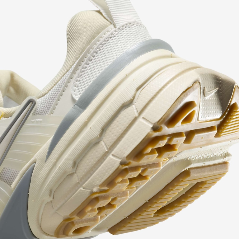 Tênis Nike V2K Run Feminino - Foto 8