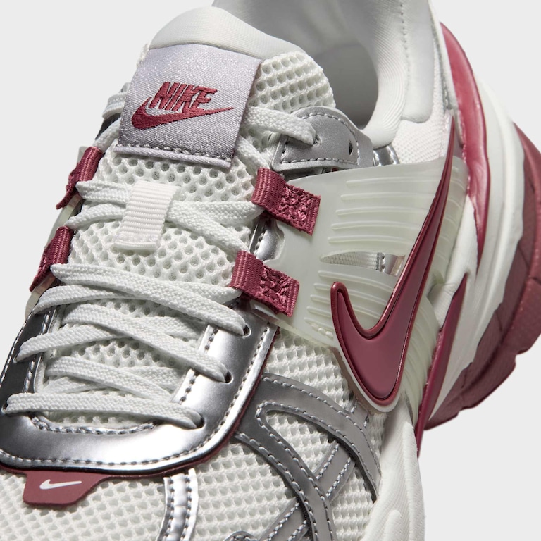 Tênis Nike V2K Run Feminino - Foto 7