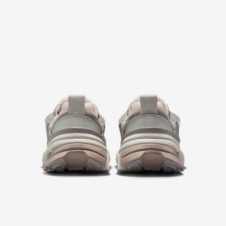 Tênis Nike V2K Run Feminino - Foto 6