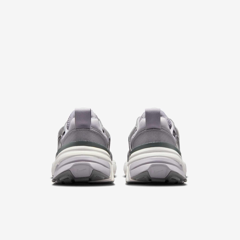 Tênis Nike V2K Run Feminino - Foto 6