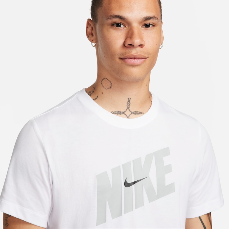 Camiseta Nike Dri-FIT Fitness Masculina - Foto 2