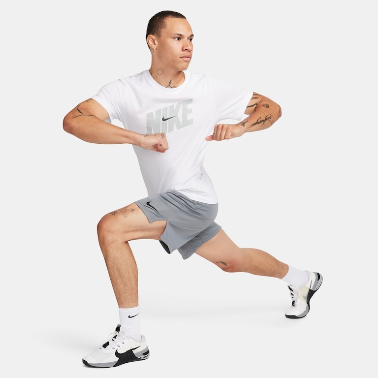 Camiseta Nike Dri-FIT Fitness Masculina - Foto 3