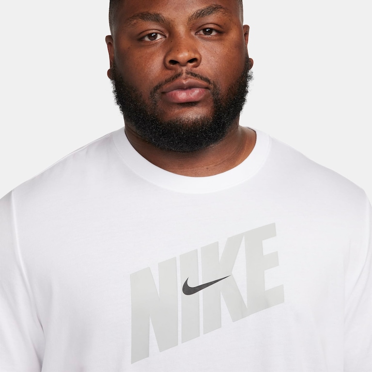 Camiseta Nike Dri-FIT Fitness Masculina - Foto 7
